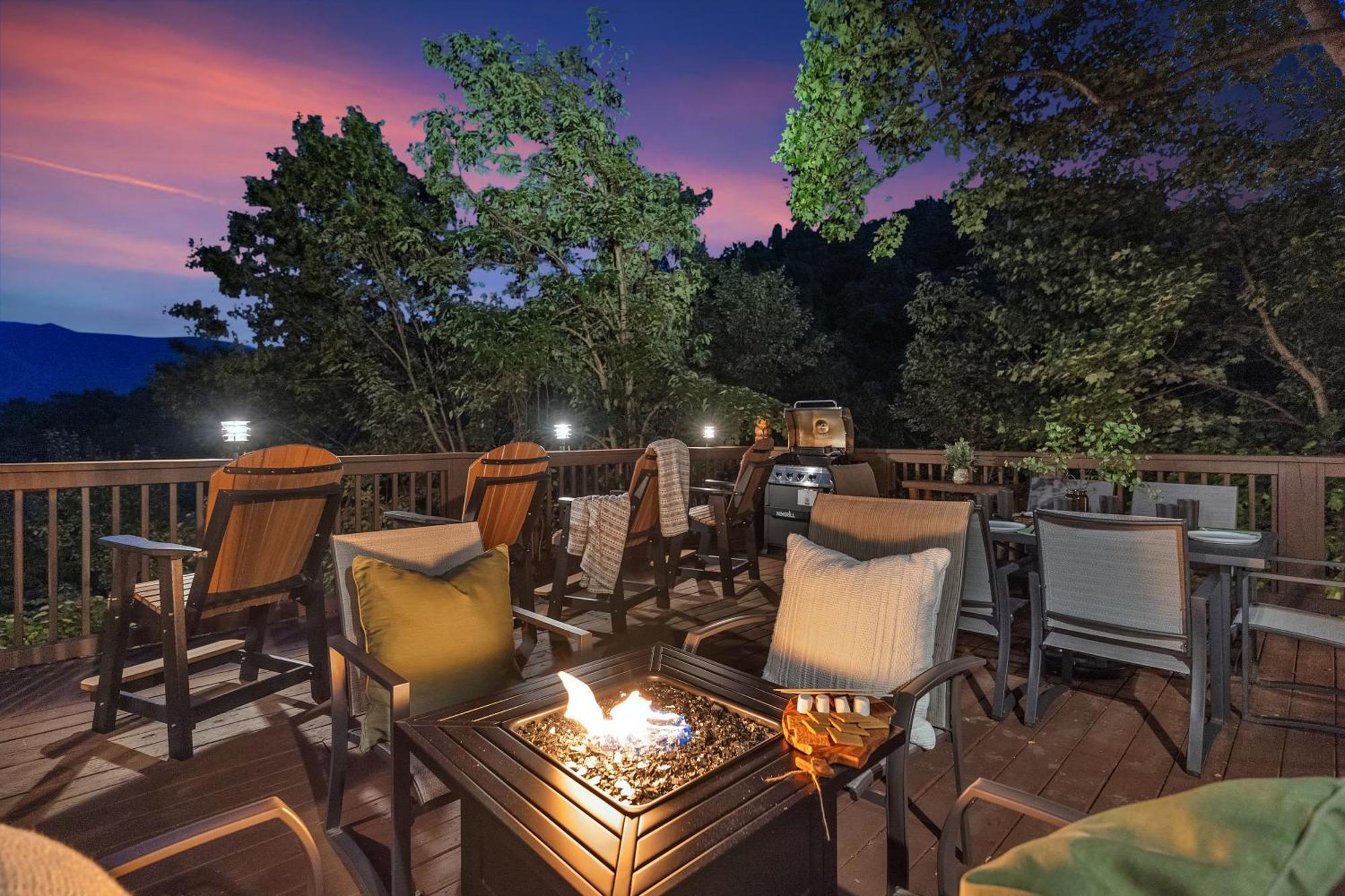 Family Chalet With Sauna, Hottub, Heavenly Views! Mins To Downtown! Gatlinburg Exterior photo