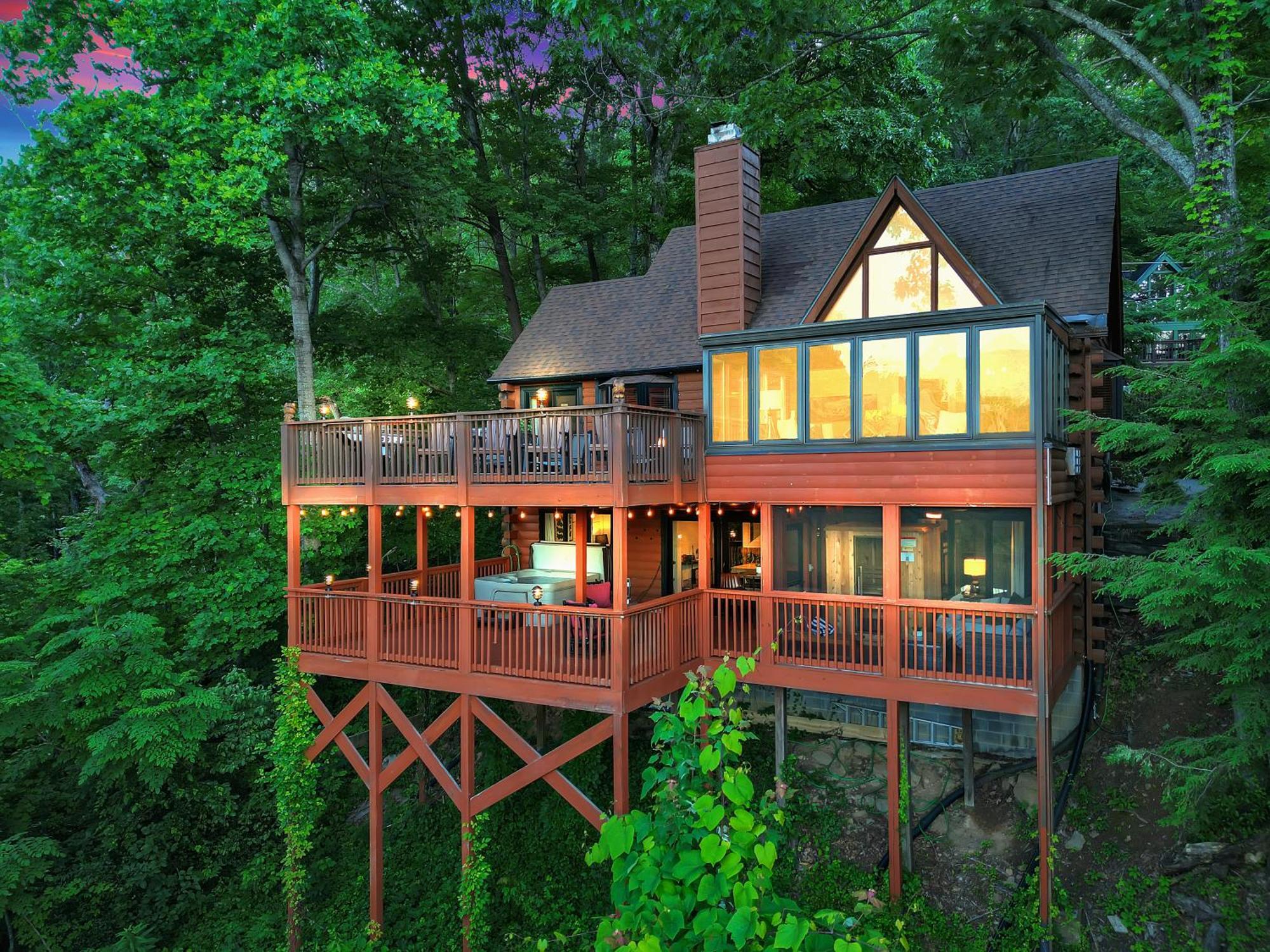 Family Chalet With Sauna, Hottub, Heavenly Views! Mins To Downtown! Gatlinburg Exterior photo