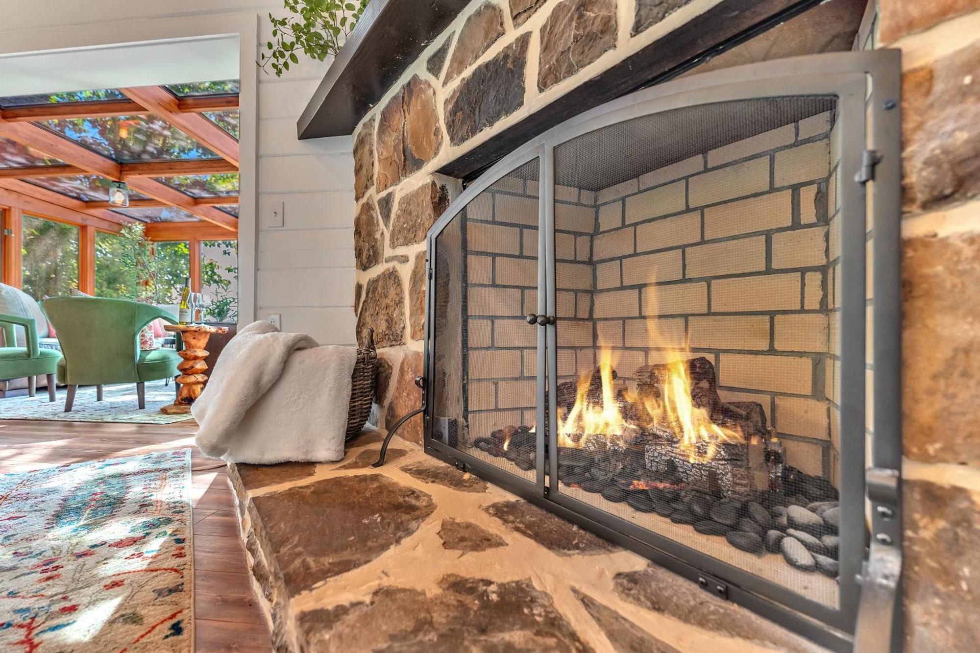 Family Chalet With Sauna, Hottub, Heavenly Views! Mins To Downtown! Gatlinburg Exterior photo