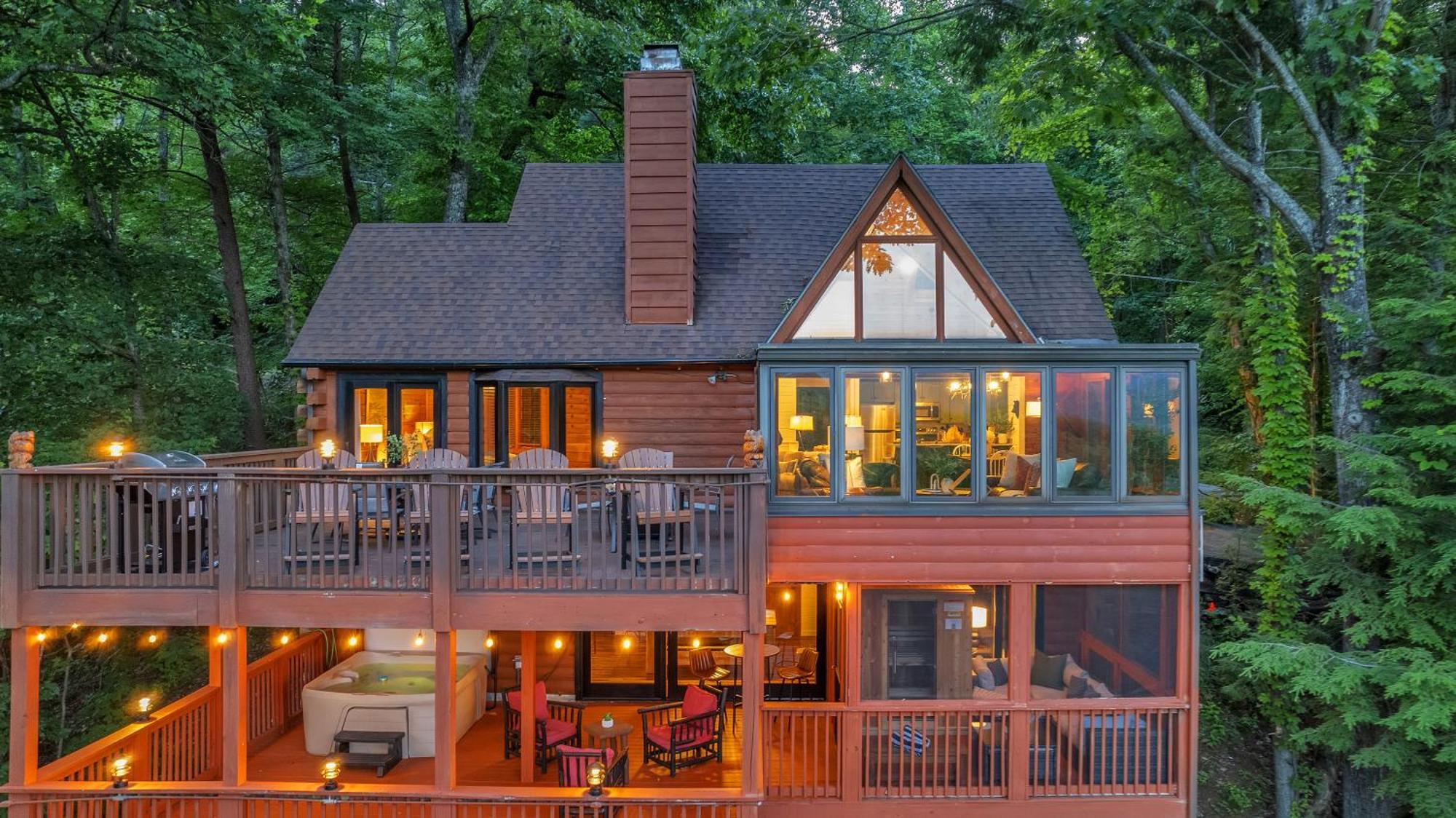 Family Chalet With Sauna, Hottub, Heavenly Views! Mins To Downtown! Gatlinburg Exterior photo