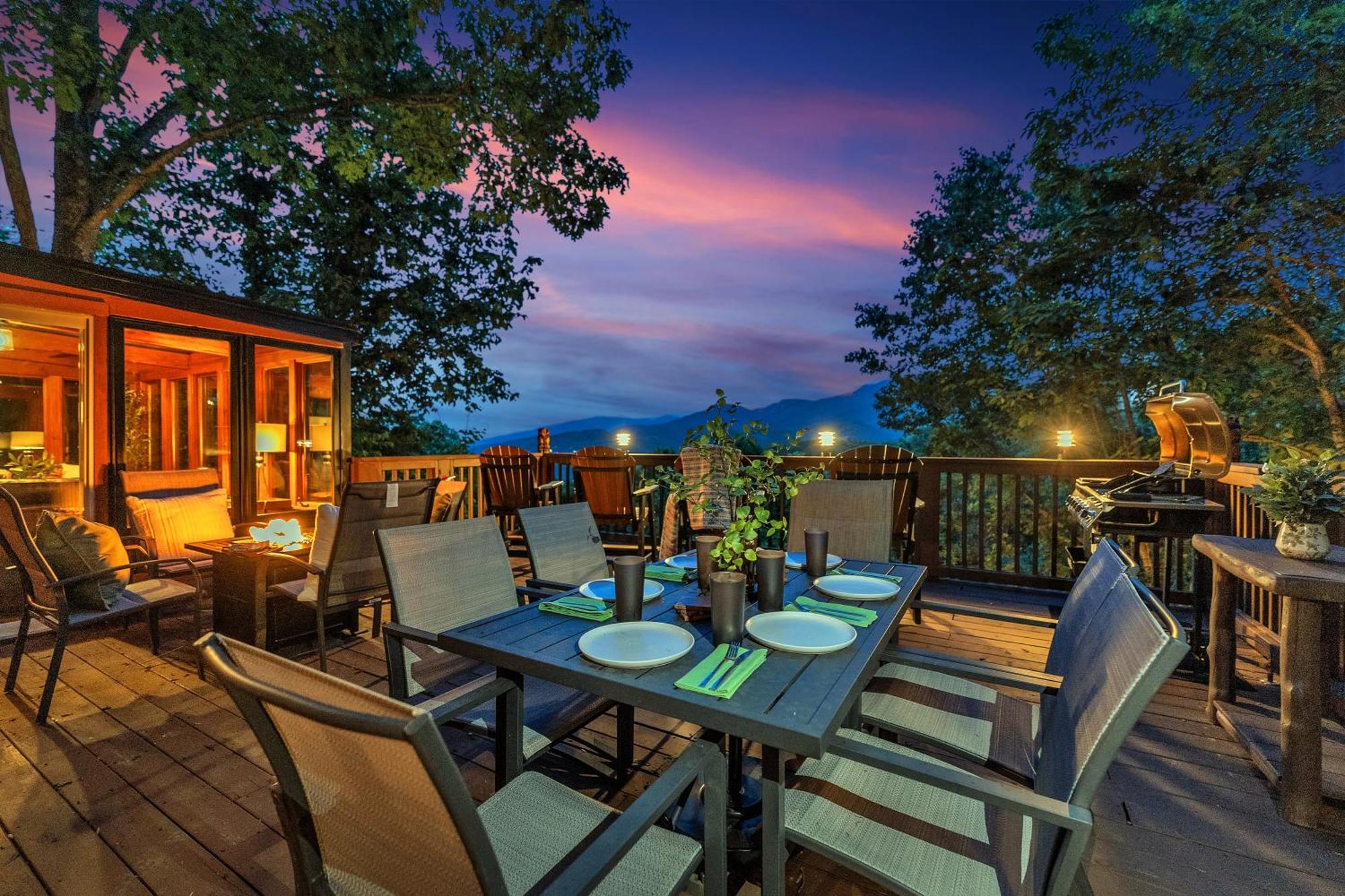 Family Chalet With Sauna, Hottub, Heavenly Views! Mins To Downtown! Gatlinburg Exterior photo