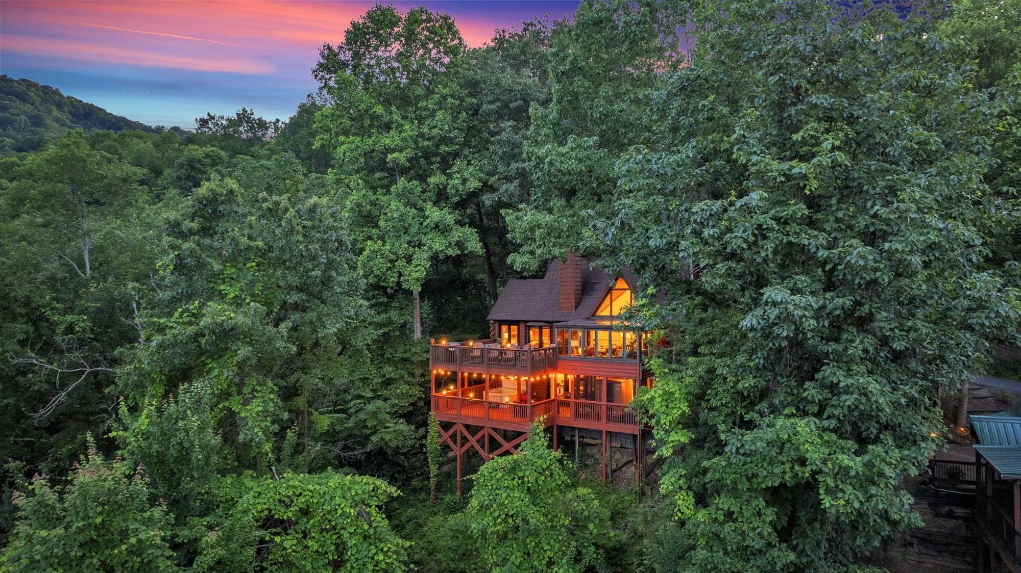 Family Chalet With Sauna, Hottub, Heavenly Views! Mins To Downtown! Gatlinburg Exterior photo