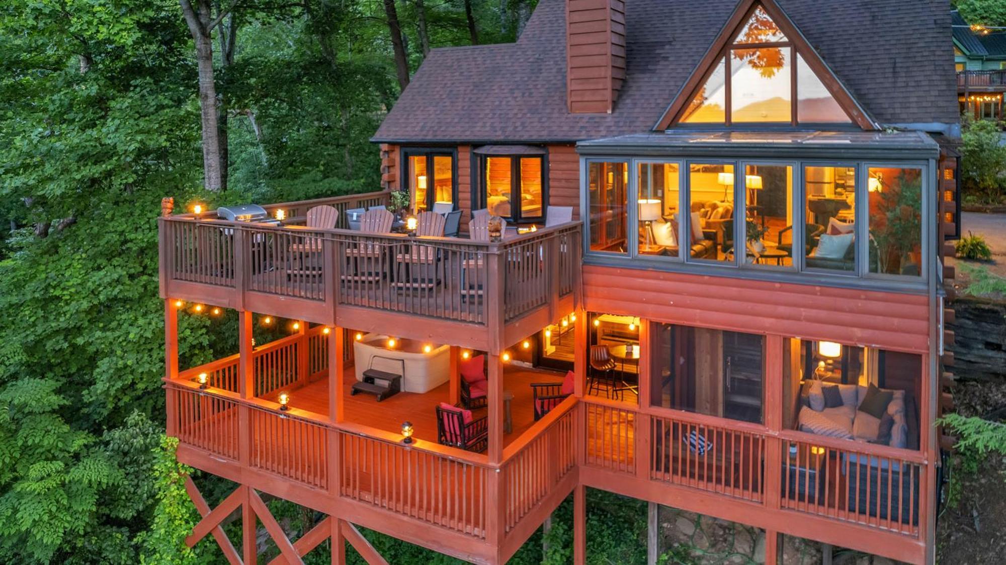 Family Chalet With Sauna, Hottub, Heavenly Views! Mins To Downtown! Gatlinburg Exterior photo