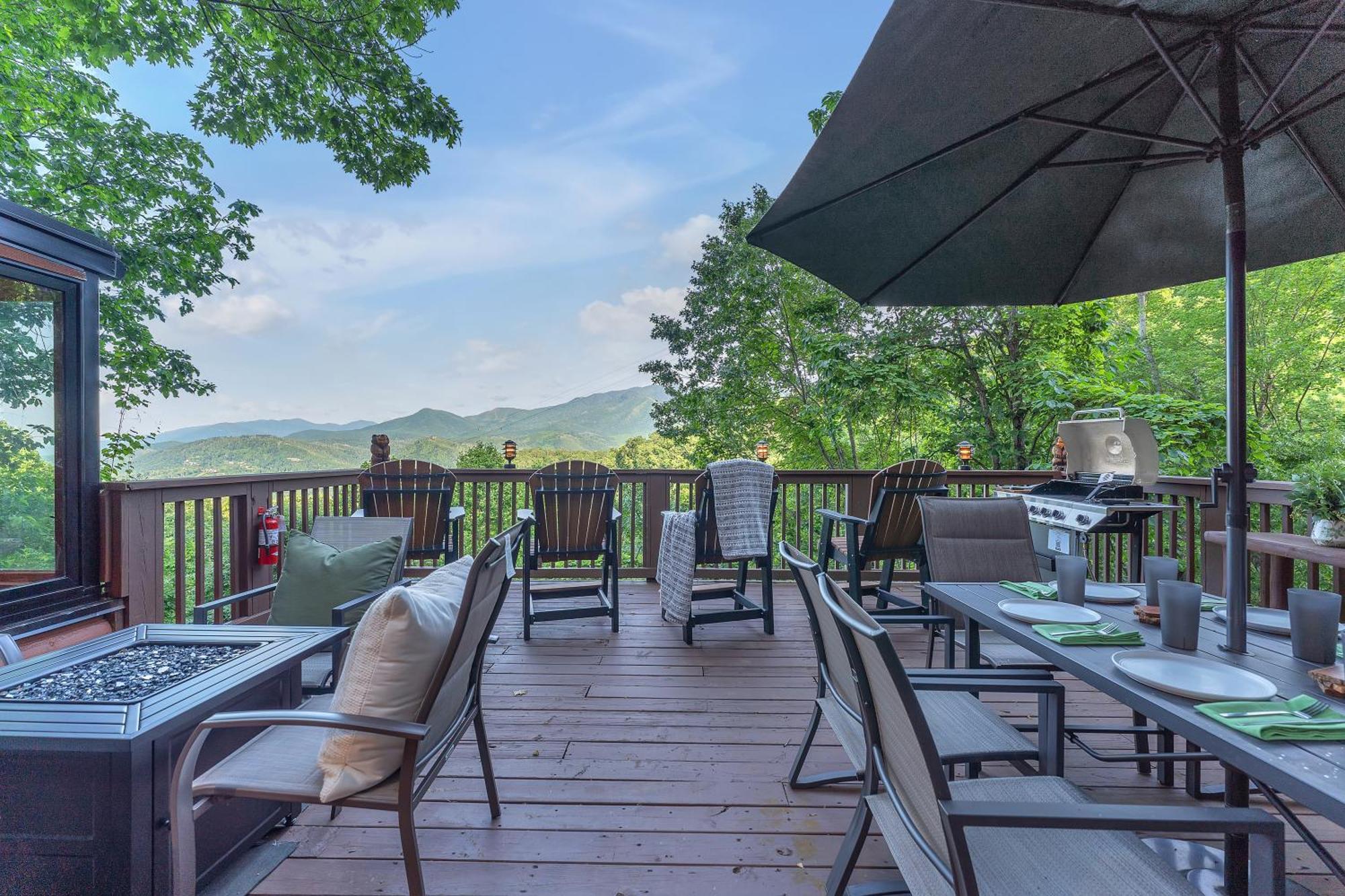 Family Chalet With Sauna, Hottub, Heavenly Views! Mins To Downtown! Gatlinburg Exterior photo