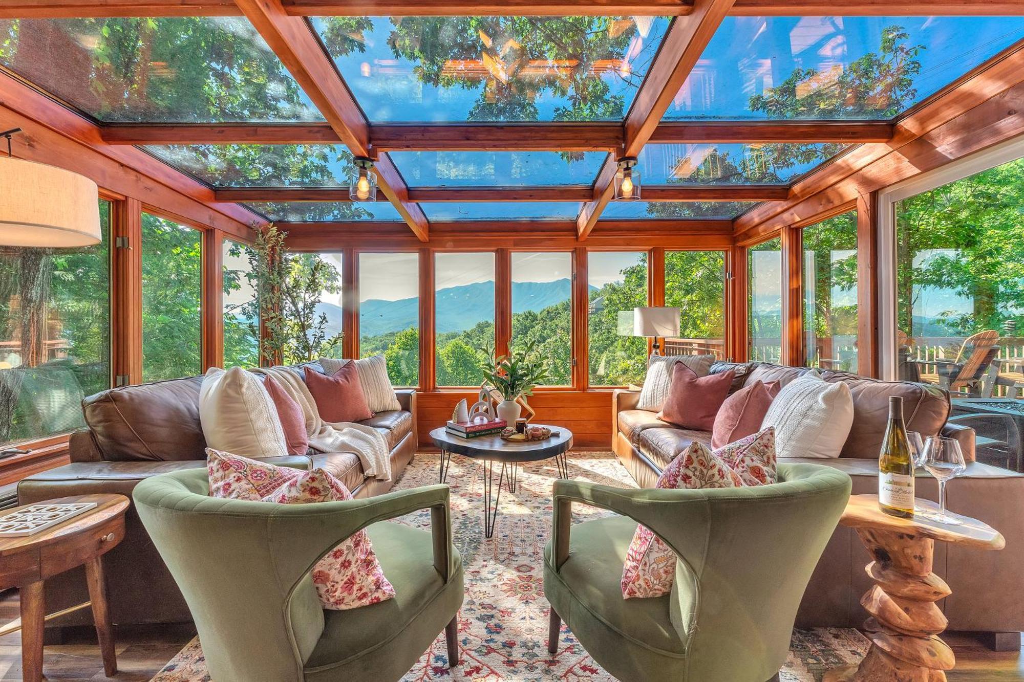 Family Chalet With Sauna, Hottub, Heavenly Views! Mins To Downtown! Gatlinburg Exterior photo