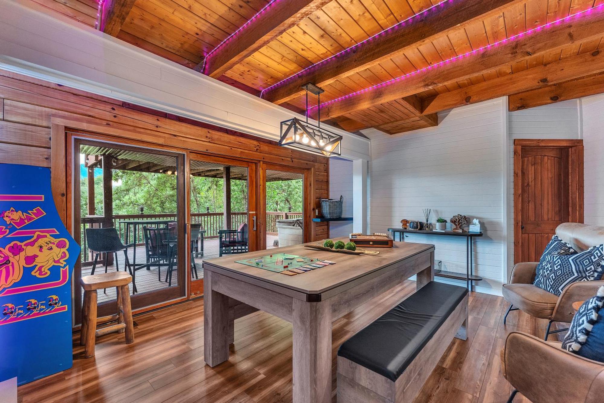 Family Chalet With Sauna, Hottub, Heavenly Views! Mins To Downtown! Gatlinburg Exterior photo