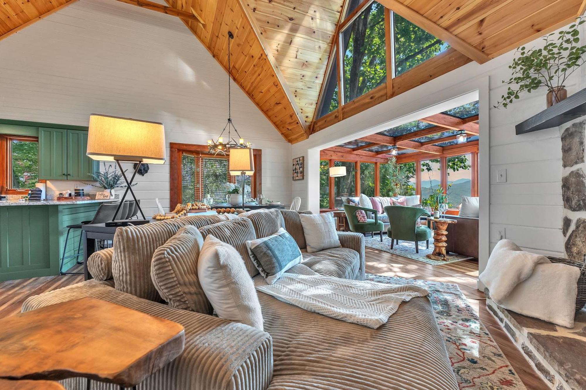 Family Chalet With Sauna, Hottub, Heavenly Views! Mins To Downtown! Gatlinburg Exterior photo