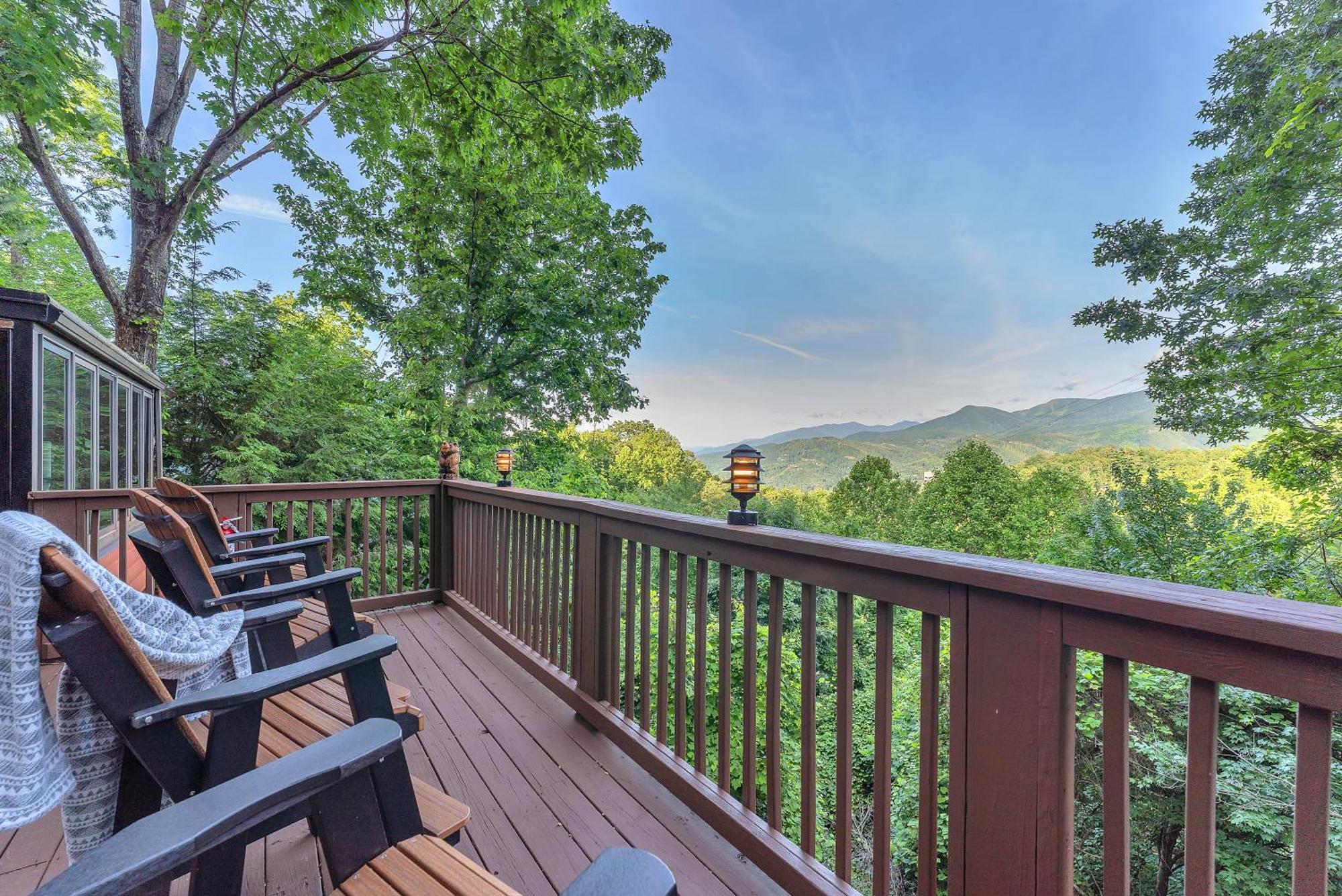 Family Chalet With Sauna, Hottub, Heavenly Views! Mins To Downtown! Gatlinburg Exterior photo