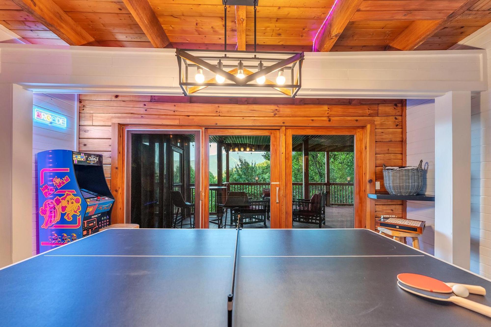 Family Chalet With Sauna, Hottub, Heavenly Views! Mins To Downtown! Gatlinburg Exterior photo