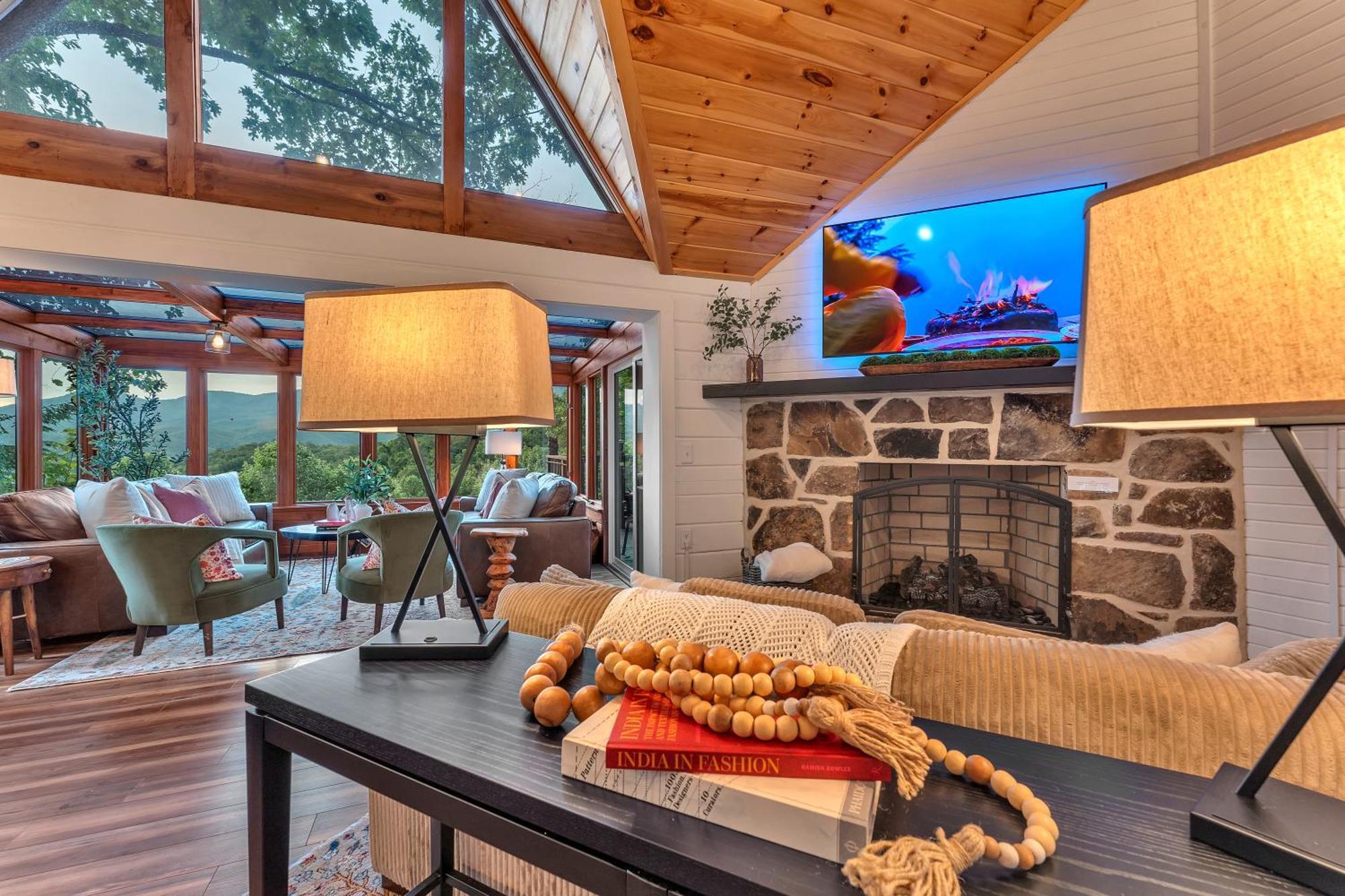 Family Chalet With Sauna, Hottub, Heavenly Views! Mins To Downtown! Gatlinburg Exterior photo