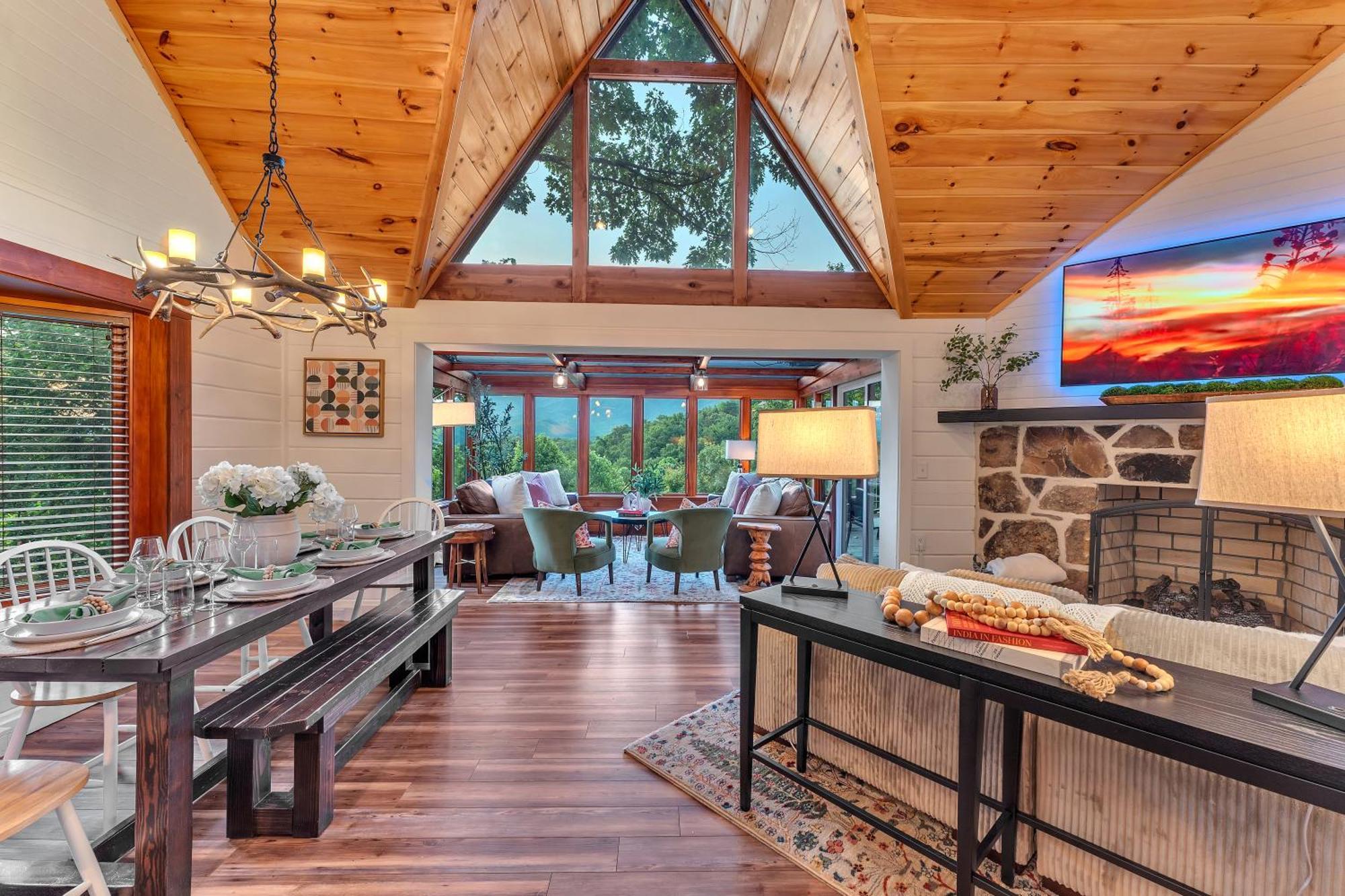 Family Chalet With Sauna, Hottub, Heavenly Views! Mins To Downtown! Gatlinburg Exterior photo