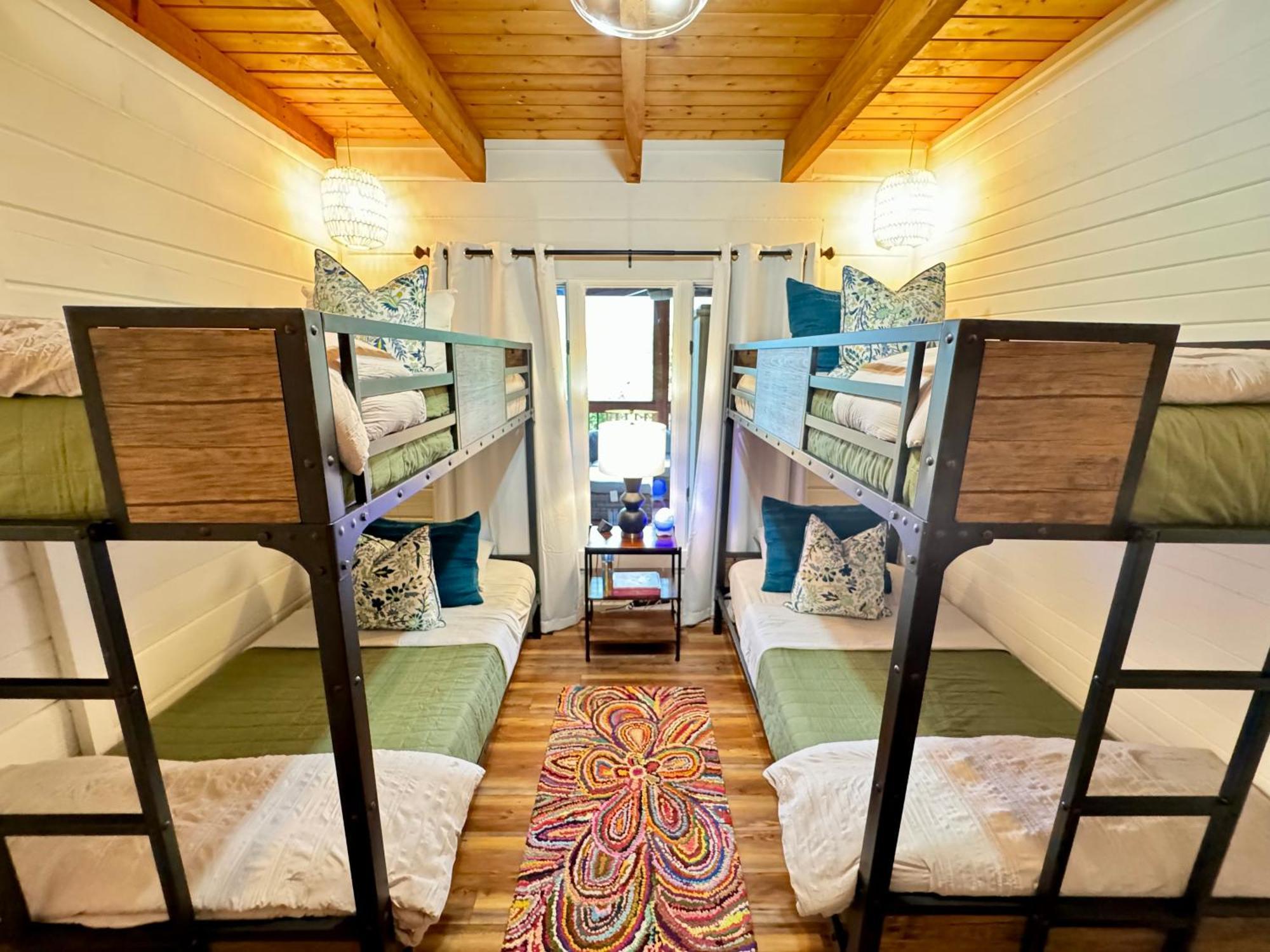 Family Chalet With Sauna, Hottub, Heavenly Views! Mins To Downtown! Gatlinburg Exterior photo